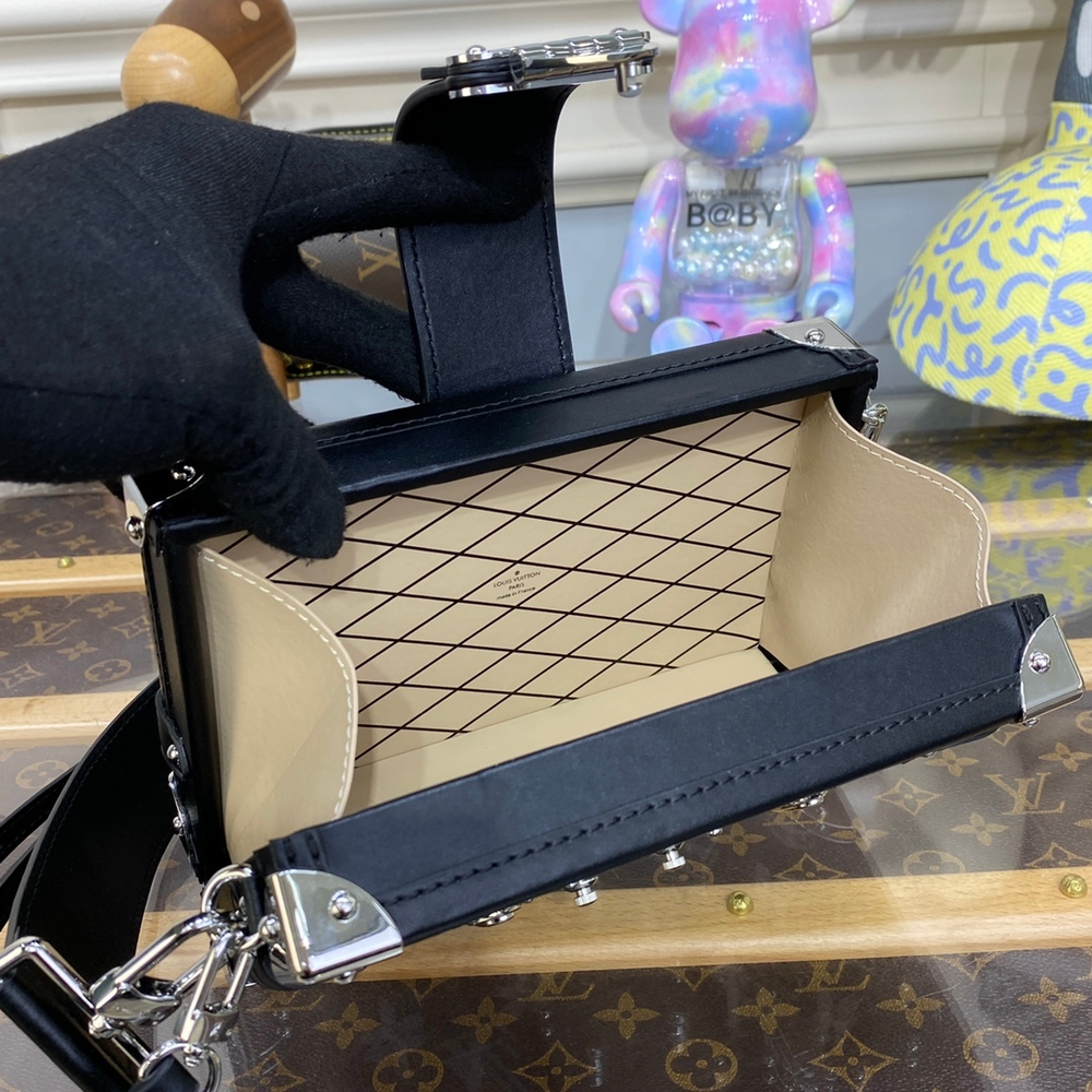 Louis Vuitton Petite Malle