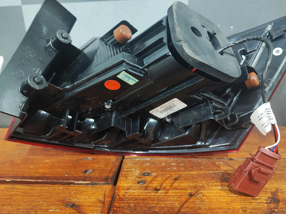 Фонарь задний левый Volkswagen Taos 20-нв Б/У Оригинал 2GL945095A