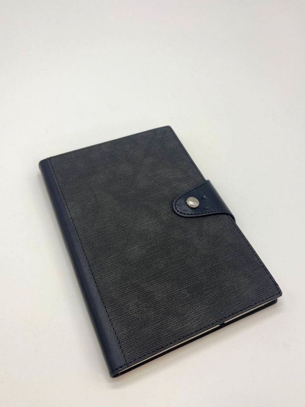 Блокнот А5 100 л. линейка на магнитной кнопке темно синий (201688323-2)