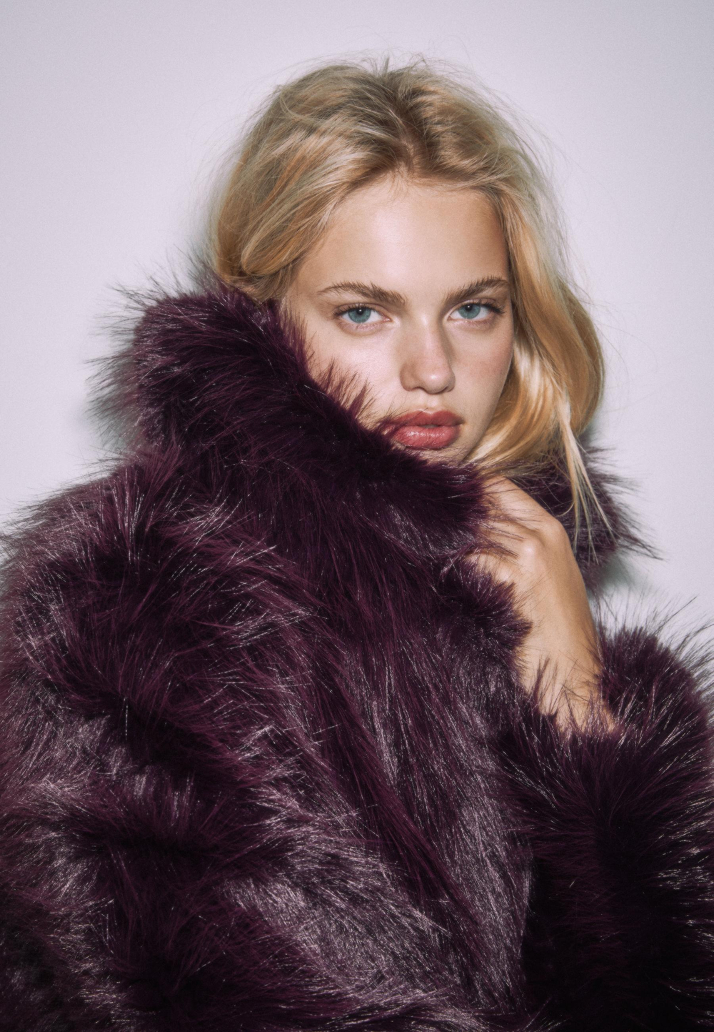 STRADIVARIUS Шуба из искусственного меха, фиолетовый