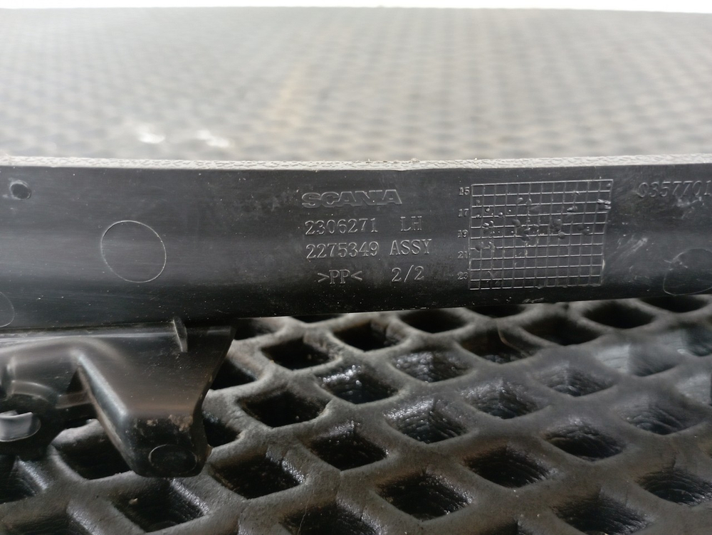 Накладка салона боковая левая