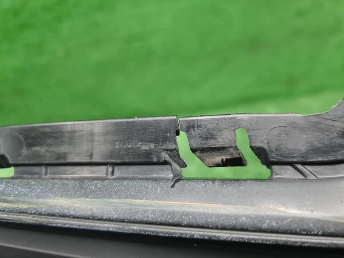 Накладка переднего бампера левая BMW 3er G20 18-22