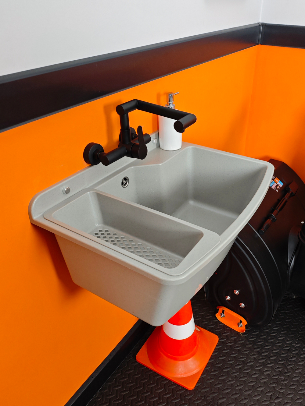 Пластиковая техническая раковина c коландером MAXIMUS GREY PLUS