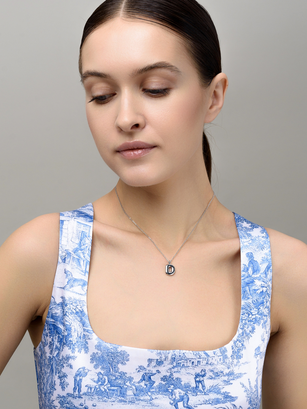 Колье с буквой