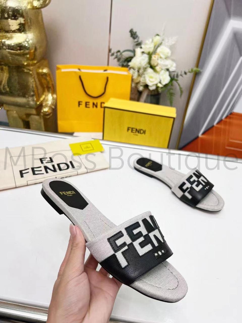 Шлепанцы Fendi Signature