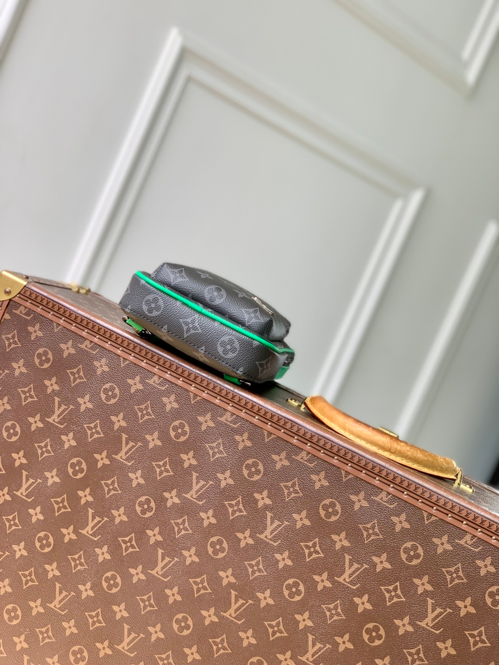 Louis Vuitton Avenue Slingbag PM
