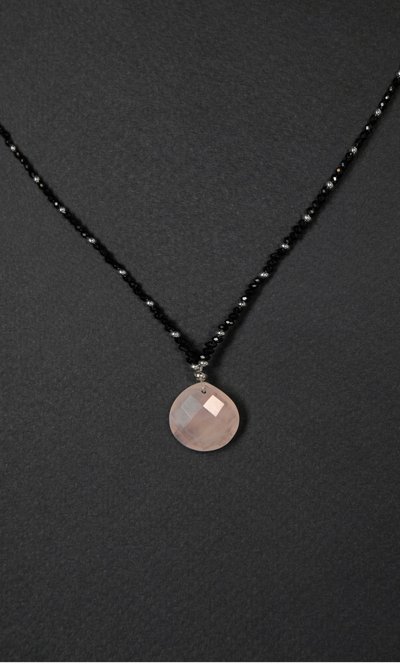 Колье Memo Drop "Memo about Health" со шпинелью и бриолетом розовый кварц с серебряными бусинами