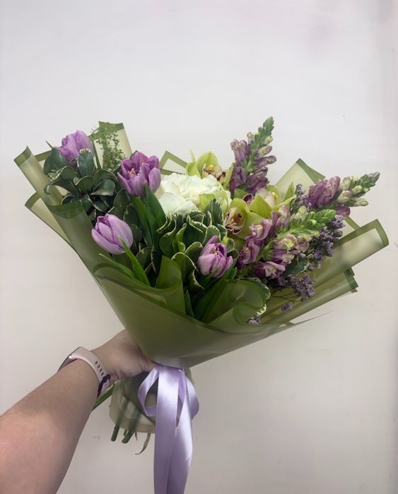 Букет "Поцелуй весны"