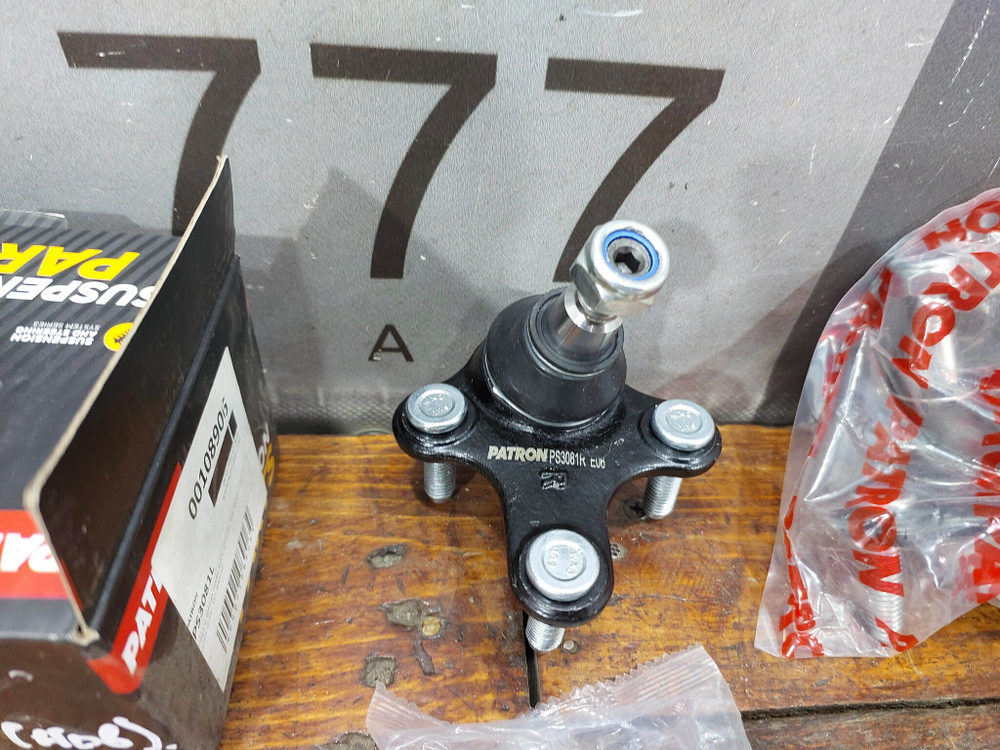 Опора шаровая правая Audi, Skoda Volkswagen Octavia 2 (A5), Caddy 3, Golf 5, Golf 6, Jetta 5, Jetta 6 , Tiguan 1 , A3 (8P), Q3 (8U)  Новое  PS3081R