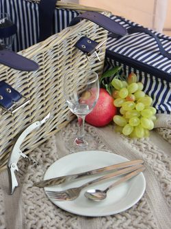 HOLYDAY BASKET Набор для пикника с термосумкой и пледом на 4 персоны