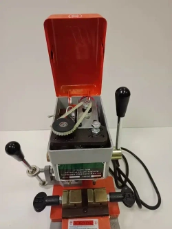 Станок для изготовления ключей Wen Hai 368A