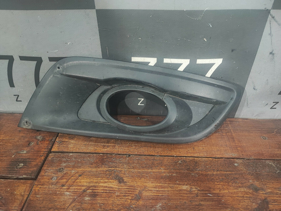 Накладка ПТФ левая Mazda 3 (BK) 06-09 Б/У Оригинал BS3E50C21