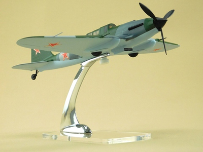 Модель самолета Ил-2 (М1:48, камуфляж)