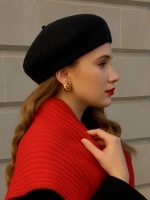 Берет из букле