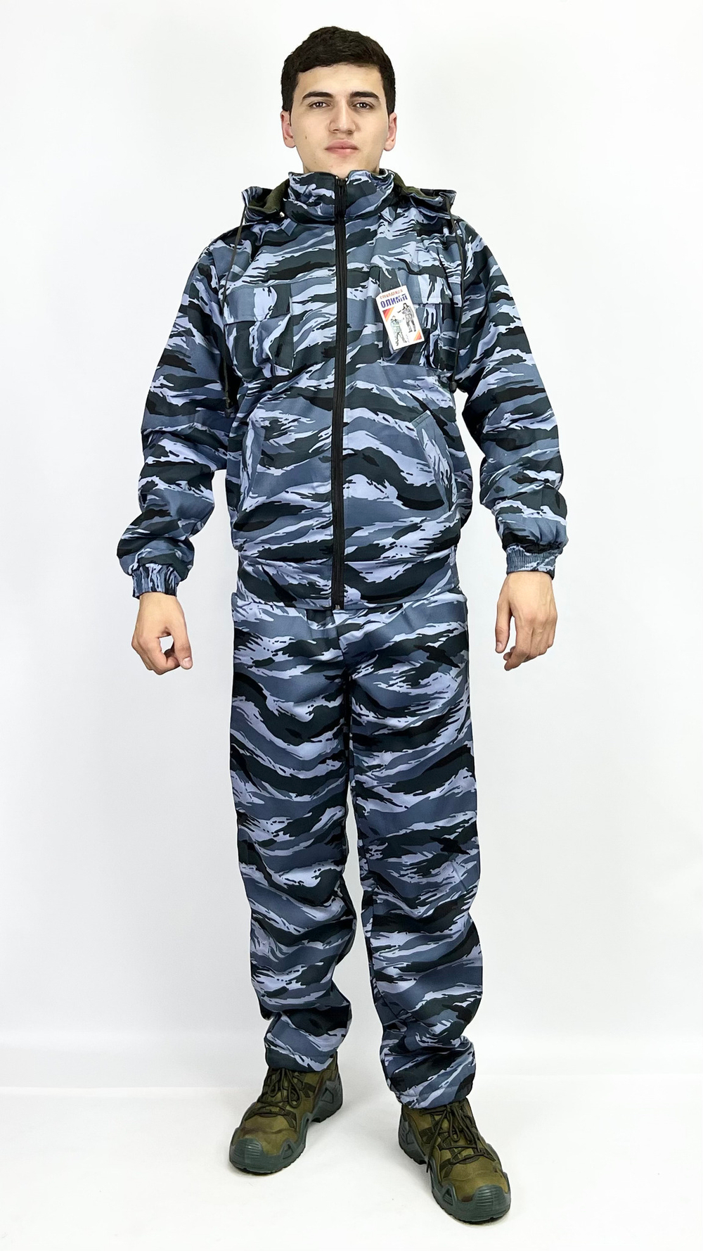 Камуфляжный костюм с капюшоном
