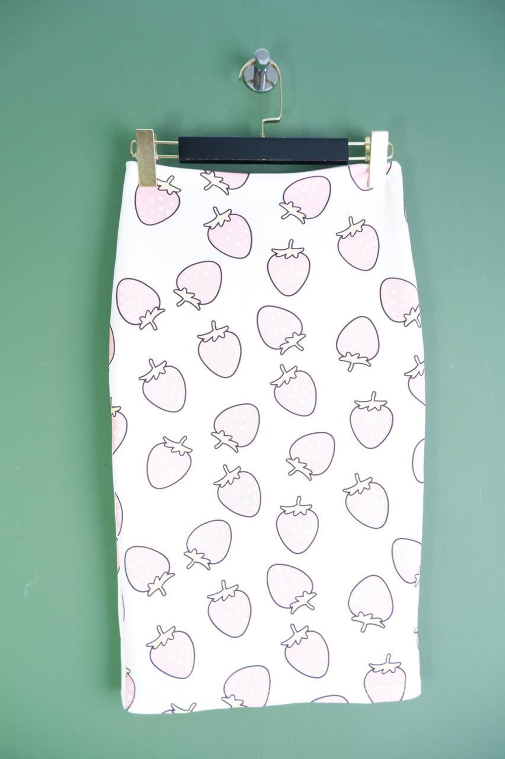 Юбка с милой клубничкой, визуально 40/42 размер