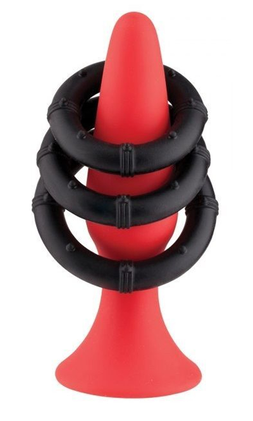 Набор из красного анального плага и 3 черных эрекционных колец