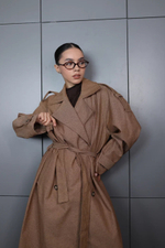 тренч с поясом и принтом «ёлочка»