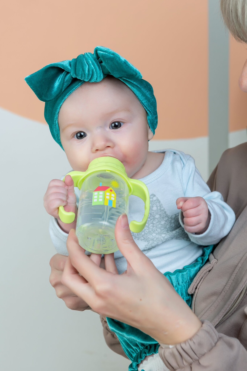 Бутылочка с ручками с силиконовой соской со средним потоком ПОМА 140 мл. с 4 месяцев, салатовый