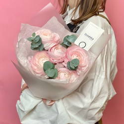 Моно букет из 5 ранункулусов и эвкалипта 80220265