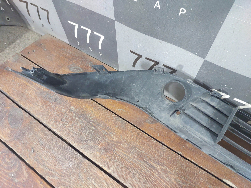 Решетка переднего бампера Toyota Prius 4 (XW50) 18-23 Б/У Оригинал 5311247310