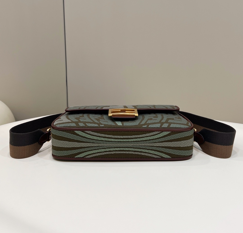 Fendi Baguette 27 cm
