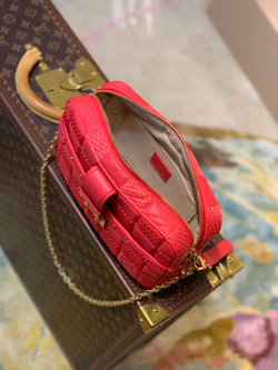 Louis Vuitton Troca MM