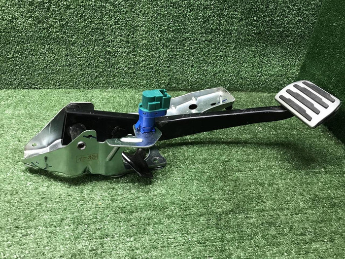 Педаль тормоза Land-Rover Discovery Sport (19-нв)