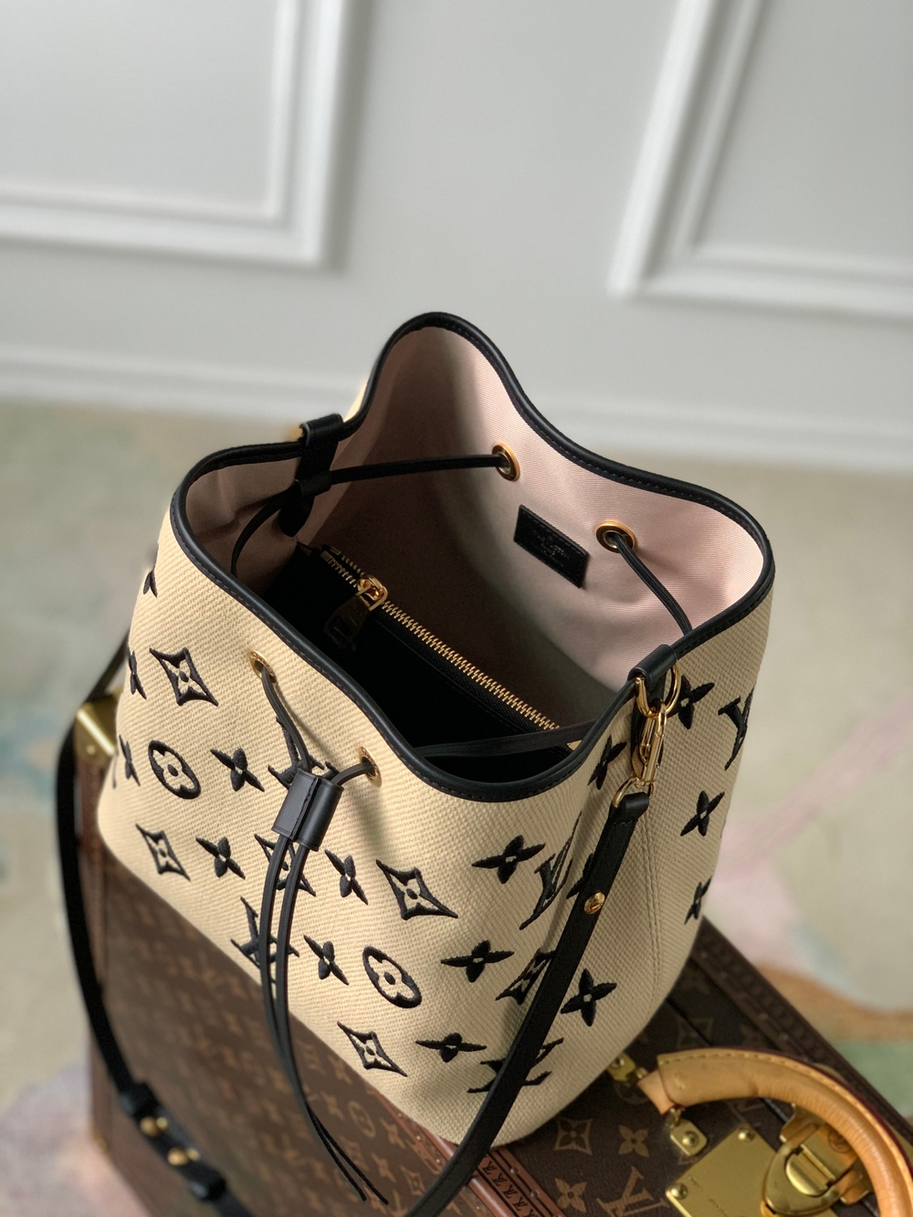 Louis Vuitton NeoNoe MM