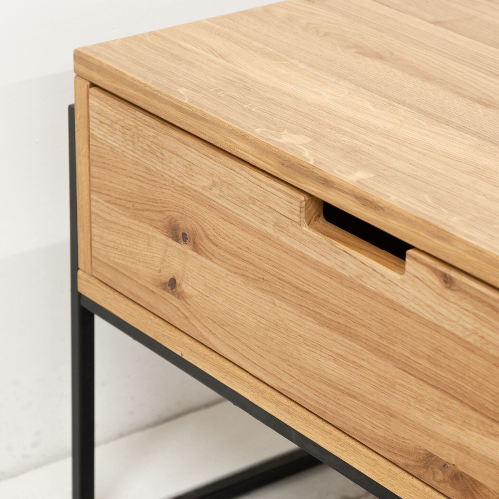 Журнальный столик 65х65 с ящиком из дикого дуба