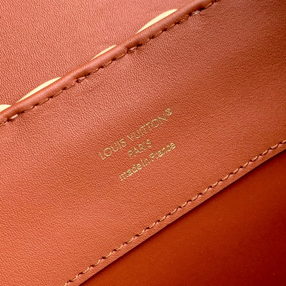 Louis Vuitton Capucines BB