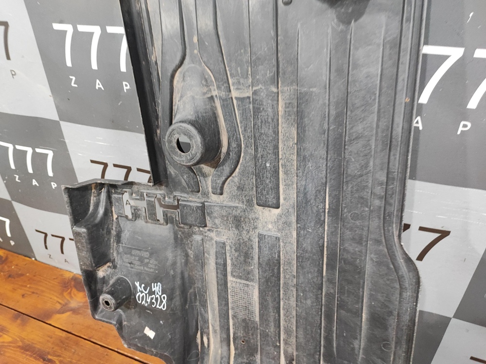 Защита антигравийная правая Volvo XC40 17-нв Б/У Оригинал 31694916