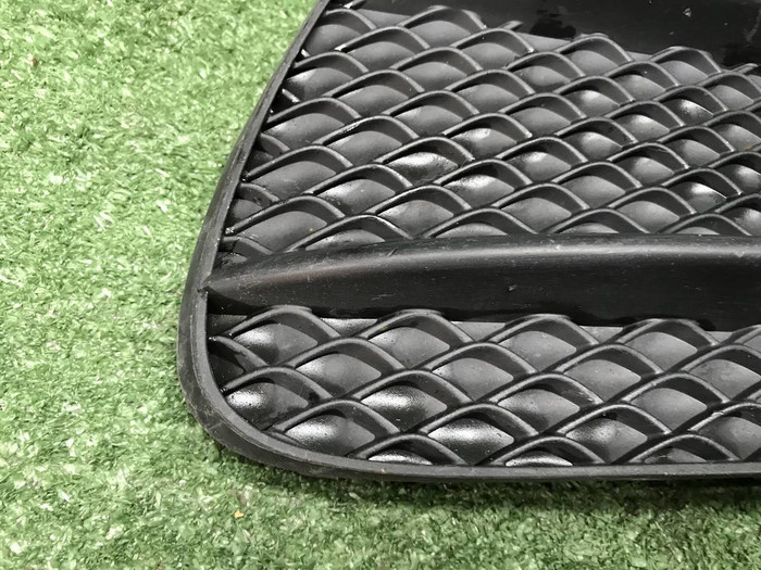 Решетка перед. бампера Mercedes E W213 (16-21) AMG