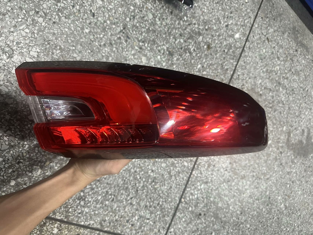 Задние фонари (левый и правый) для Honda UR-V