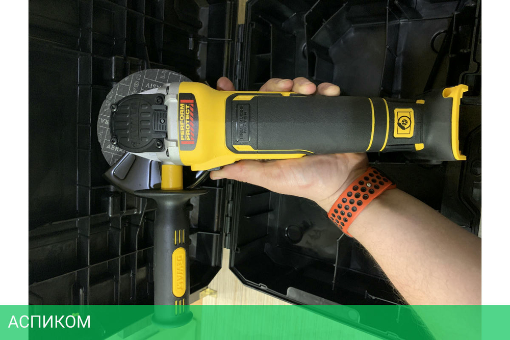 Угловая шлифмашина DeWalt DCG405NT