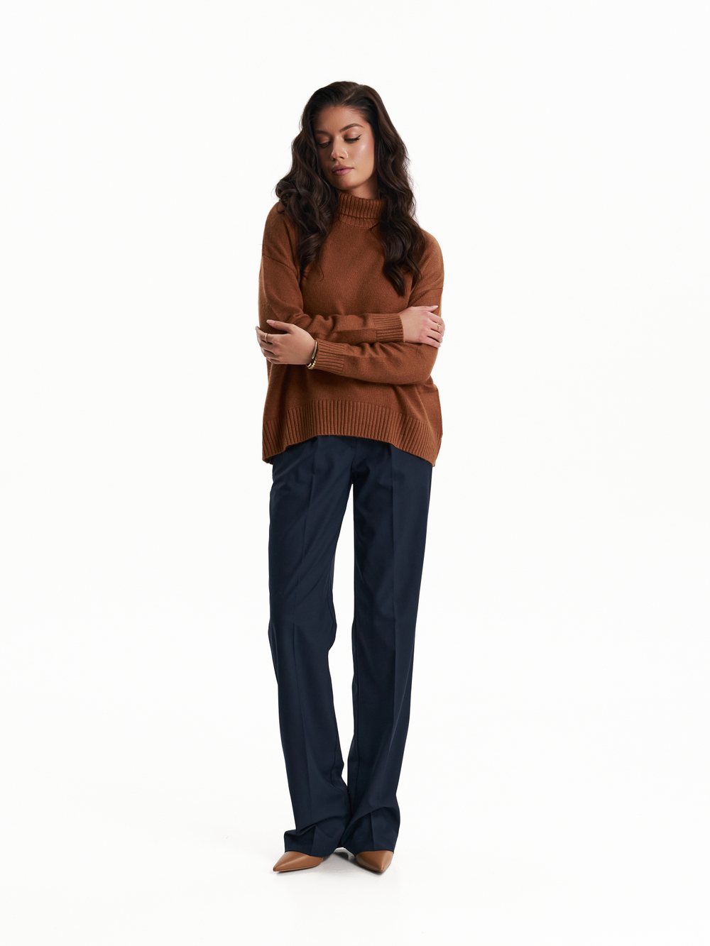 Свитер из мериноса и кашемира с горлом в карамельном цвете