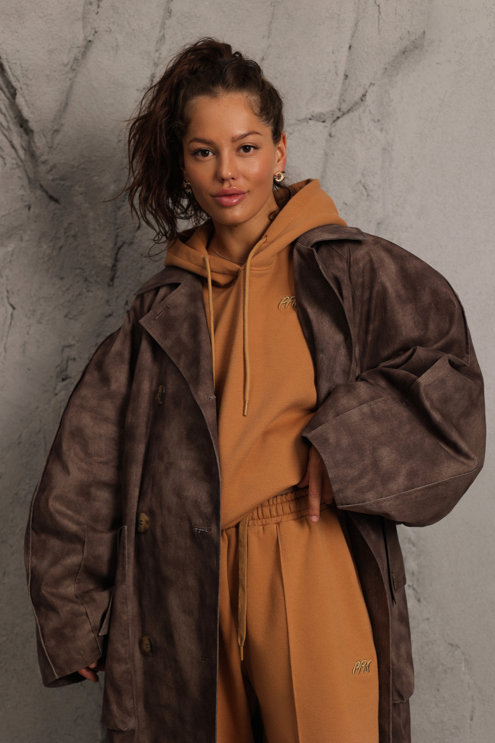 Тренч из вареного денима