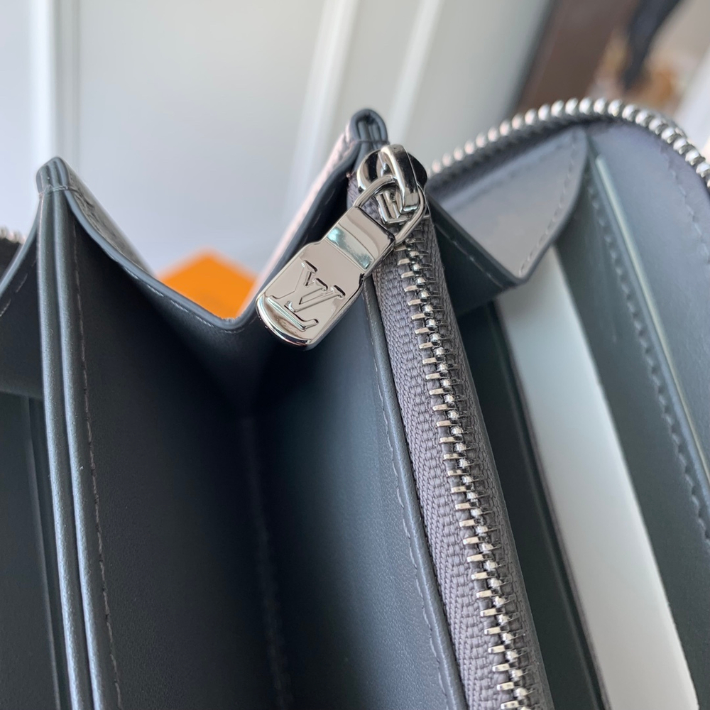 Louis Vuitton Zippy Wallet
