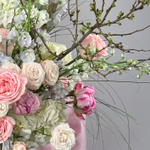 Букет с цветущими ветками “Вкус жизни”