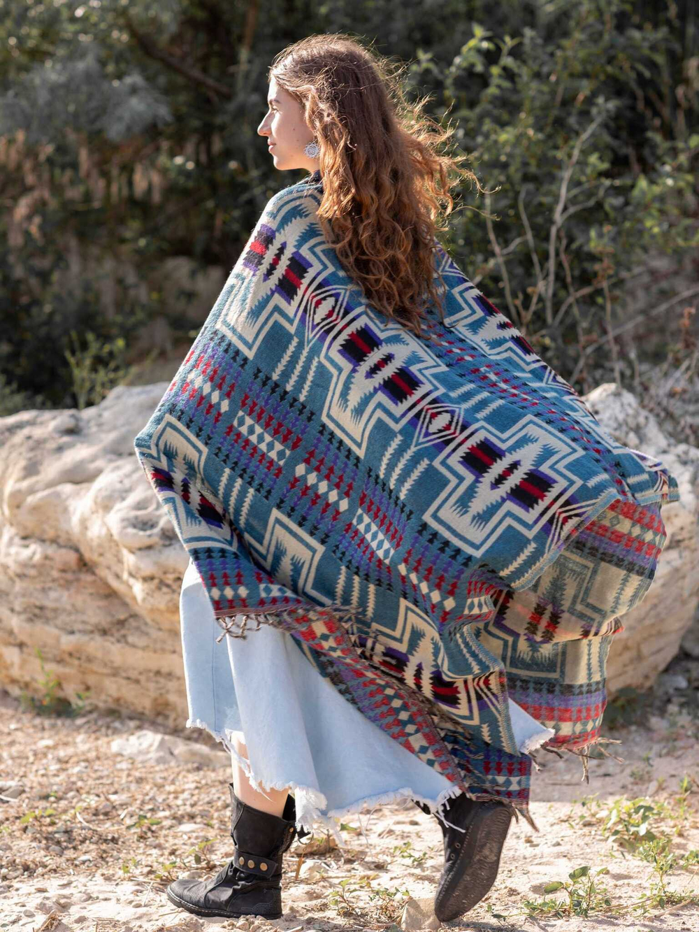 Палантин теплый с орнаментом Навахо