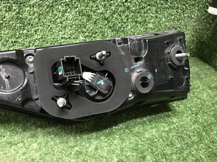 Фонарь крышки багажника Geely Monjaro (2021-н.в.)