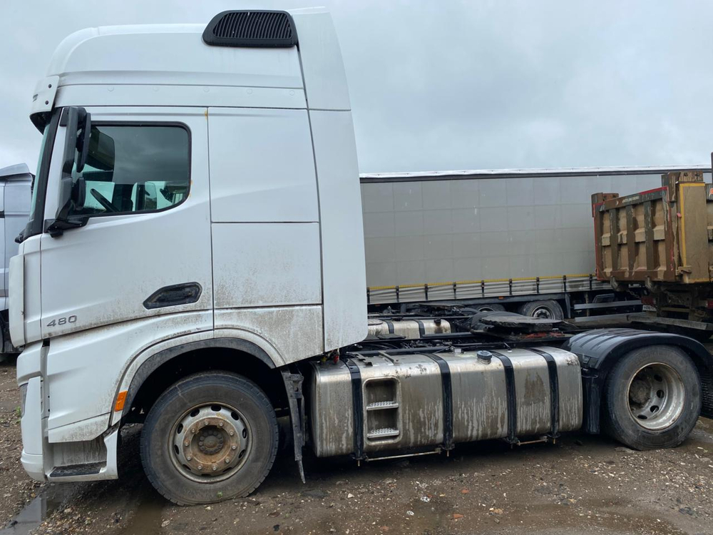 Shacman (Shaanxi) SX* 4x2 Седельный тягач SX4188YY381 (Дизельный, 12,5 л, 473 л.с., АТ)