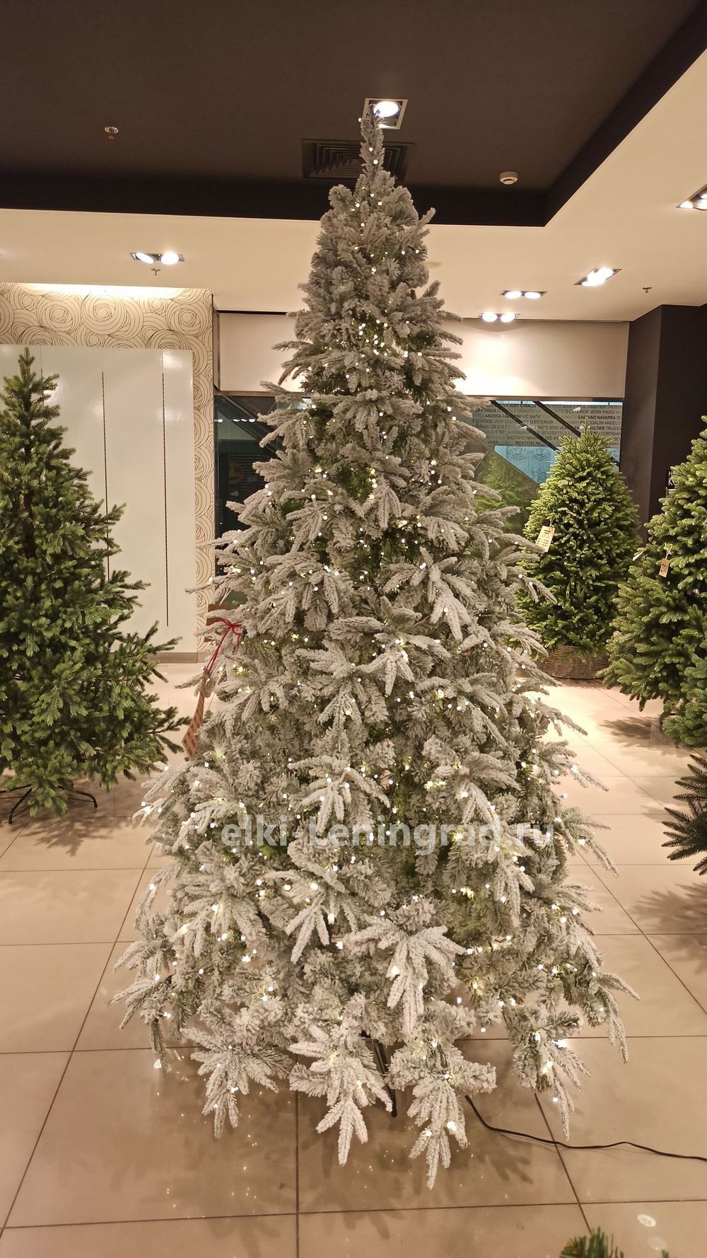 Заснеженная ель с гирляндой «Форесто» теплый свет (Литая+пвх) 210 см / 2,1 м