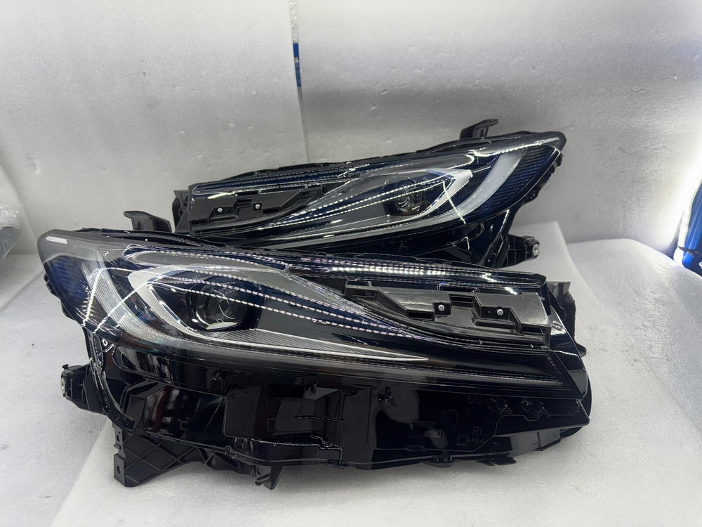 Оригинальная светодиодная фара (LED) Toyota Camry XV70 2018-2024