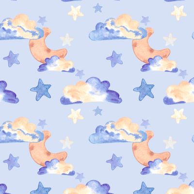 Полумесяц в облаках на звездном небе на голубом фоне