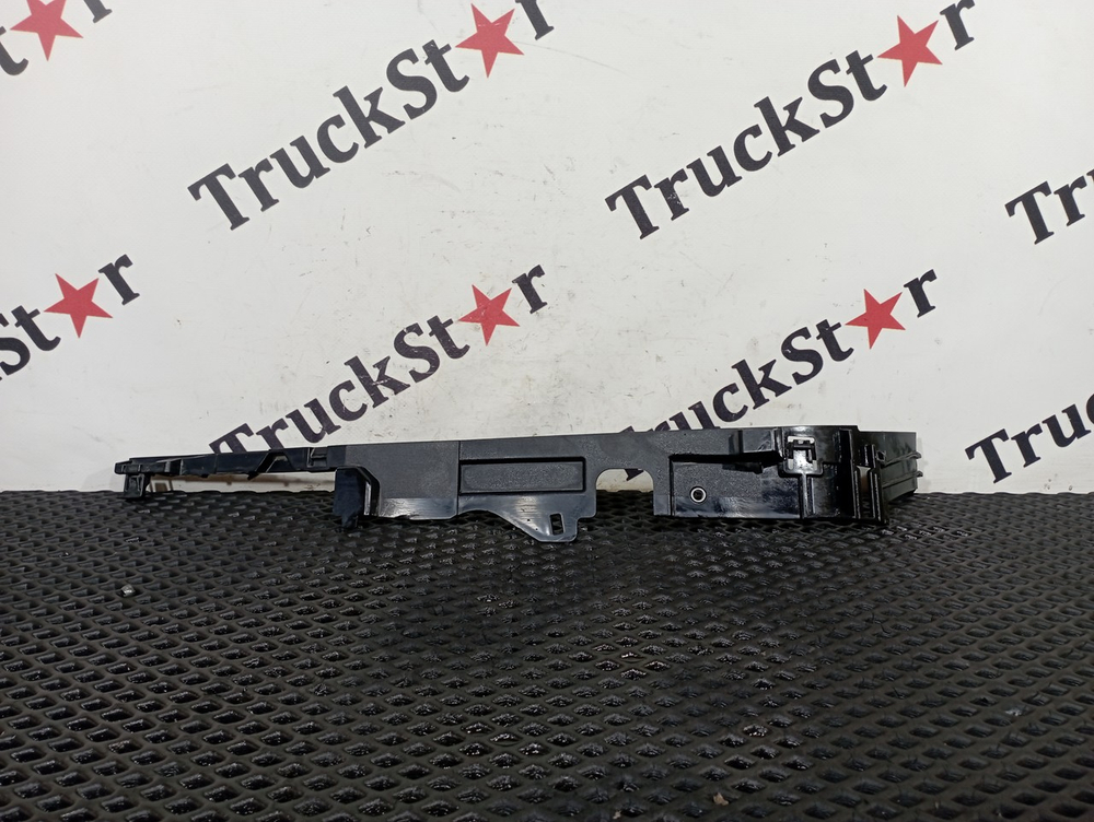 Накладка стеклоочистителя левая