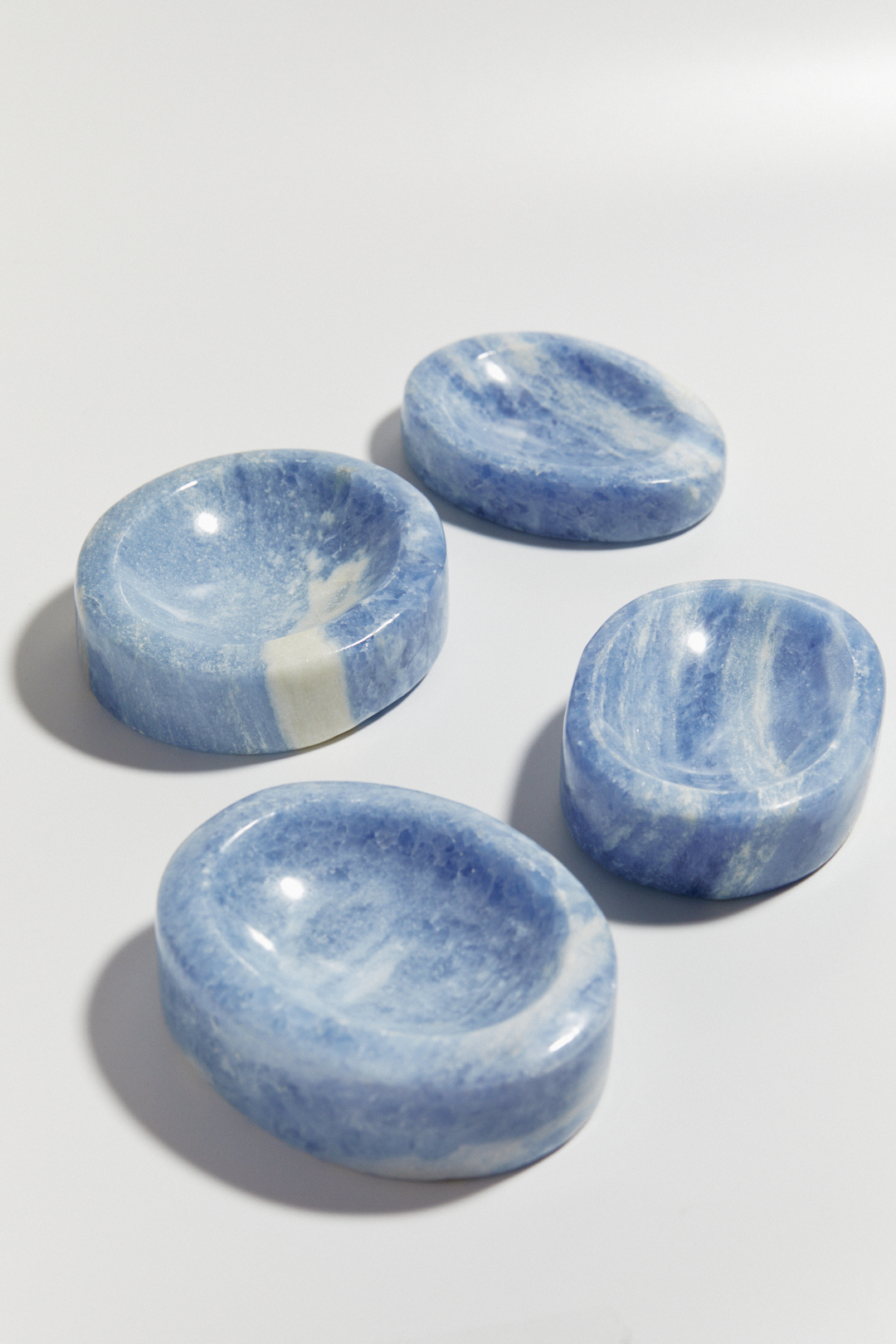 Тарелочка из голубого кальцита