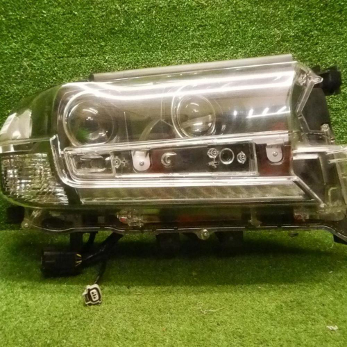 Фара правая Toyota Land Cruiser 200 (2015-2021) LED Black