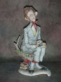 Статуэтка. Фарфор. Любит — не любит. Capodimonte. Италия