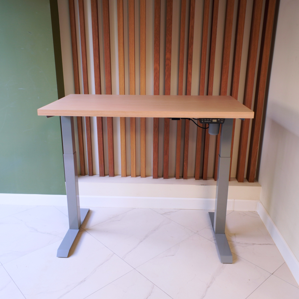 Регулируемый компьютерный стол Motor UP с регулировкой по высоте — столешница МДФ дуб беленый